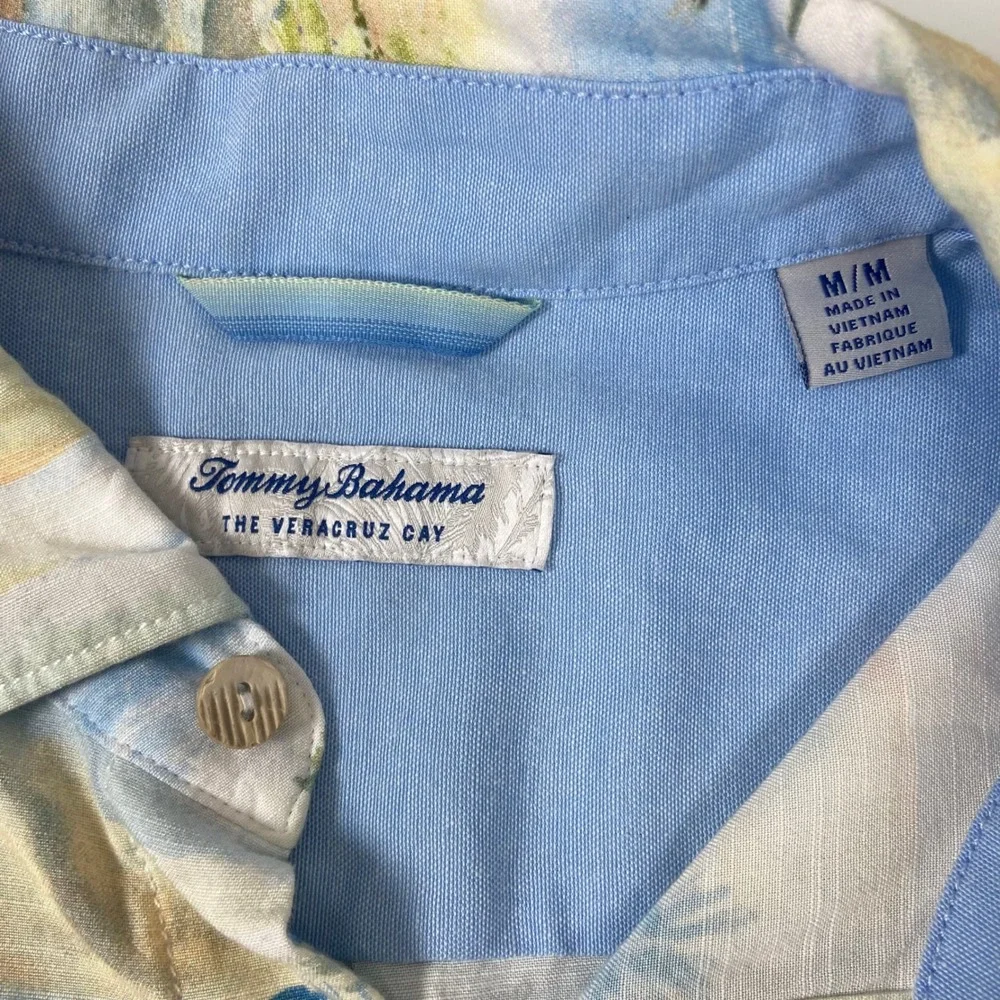 Tommy Bahama The Veracruz Cay Mens Med‎ Button Up Shirt Tropical Beach Scene